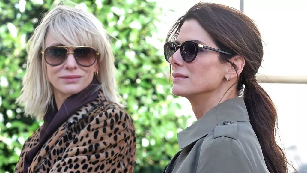 给所有女孩子的建议：走路的时候肩膀向后打开