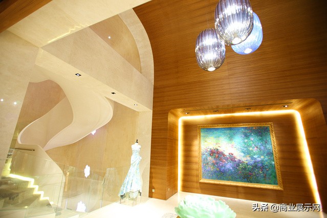 北京华贸购物服装,北京雅莹华贸直播间