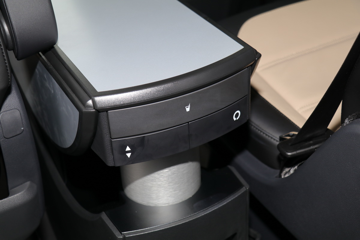 进口大众multivan精彩实拍展示,19年大众帕萨特混动试驾