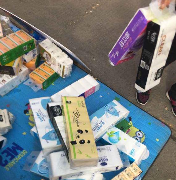 摆摊卖纸巾赚钱的骗局,摆地摊卖纸巾赚钱视频