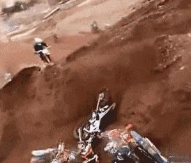 搞笑gif段子因为爱情所以共患难,搞笑gif段子小伙子你谈恋爱了吗