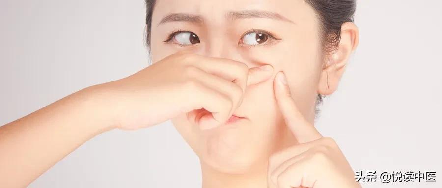 戴口罩脸上长痘痘怎么回事,戴口罩长痘教你一招