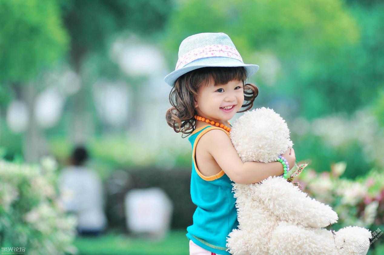 儿童不愿意多走路老是要抱抱,孩子不愿意走路总是要人抱