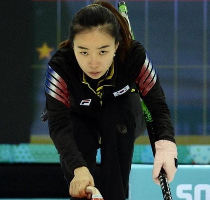 韩国美女冰壶队长倒追中国运动员,韩国冰壶女神倒追中国穷小伙