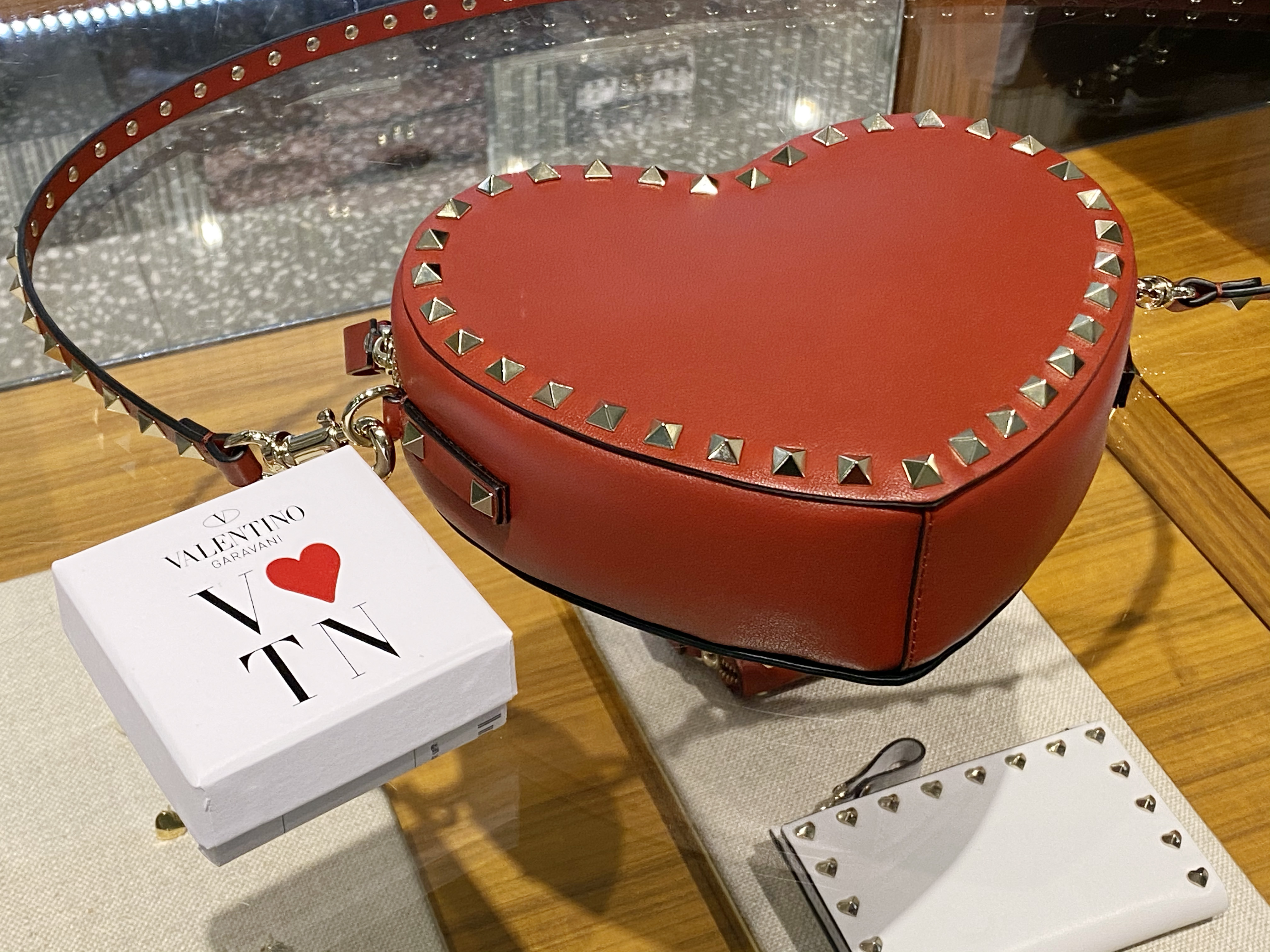 迪奥倾情呈献ladydior限时精品店,迪奥dioramour探店