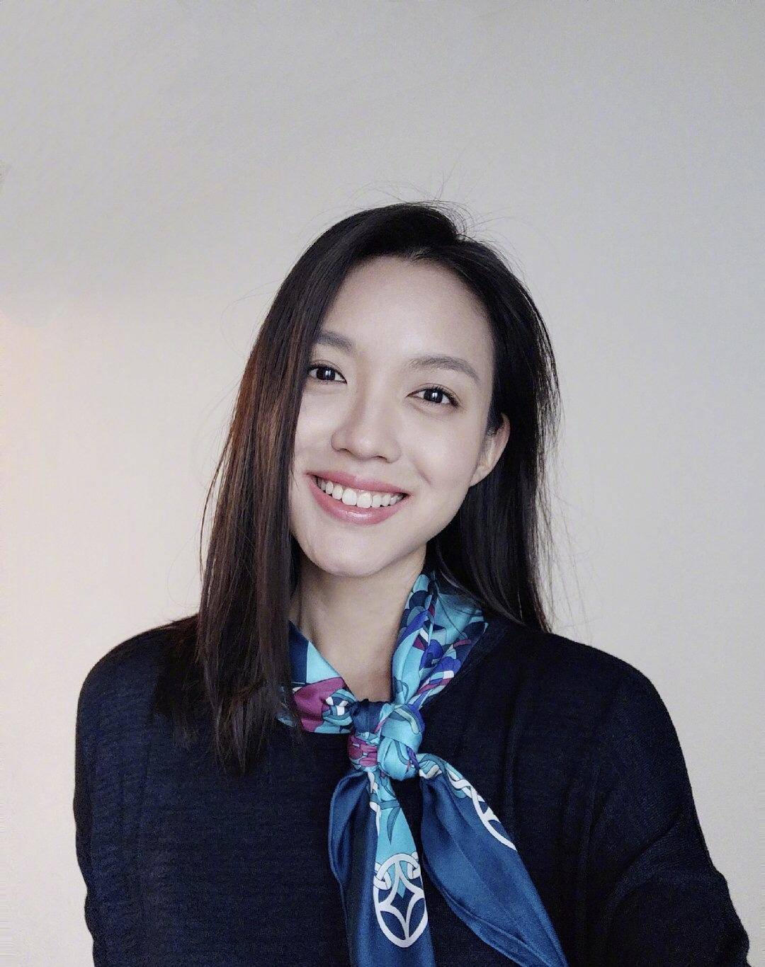 熊黛林张梓琳李嘉欣,李嘉欣张梓琳关系