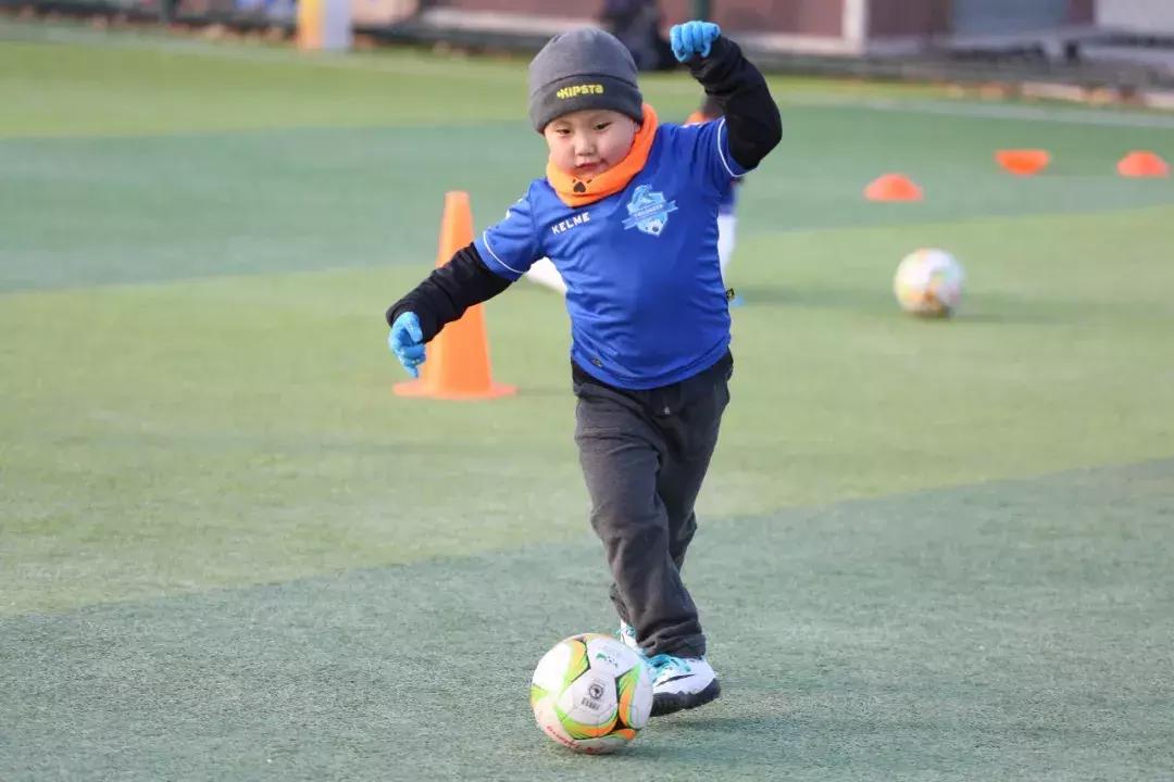 于根伟谈中国足球,于根伟足球俱乐部vs中国足球小将