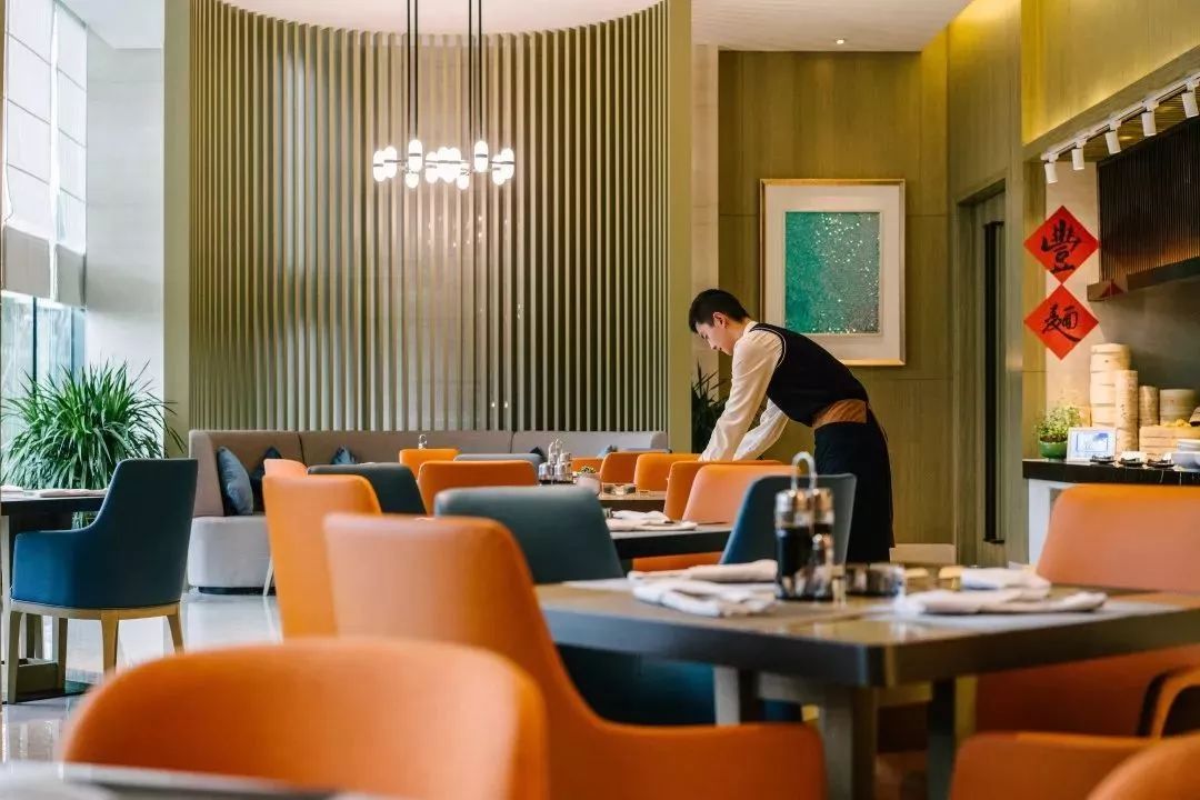 享受睡在床上看海,躺在床上看海的海景房