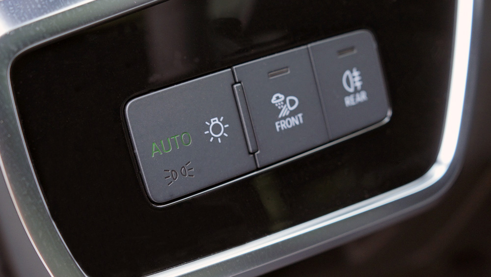 奥迪q345tfsiquattro,奥迪q335tfsi时尚动感型测评