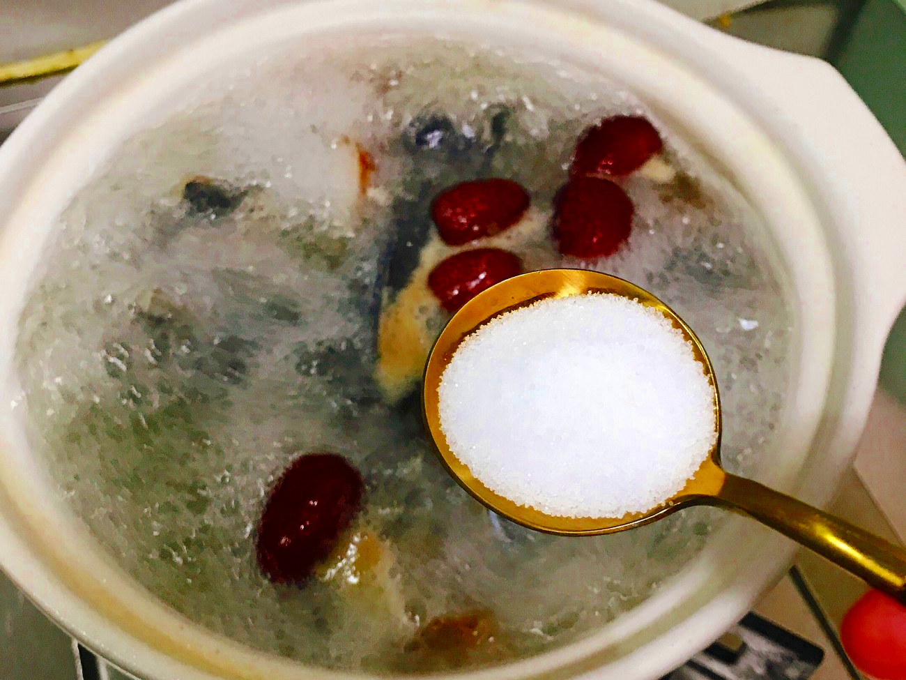 土鸡炖鸡汤怎么炖最好喝,炖鸡汤是土鸡好还是草鸡好