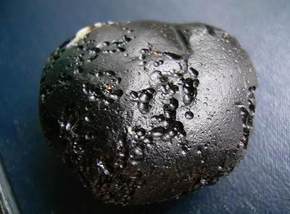 怎么判断一块石头是不是陨石,如何辨别一块石头是不是铁