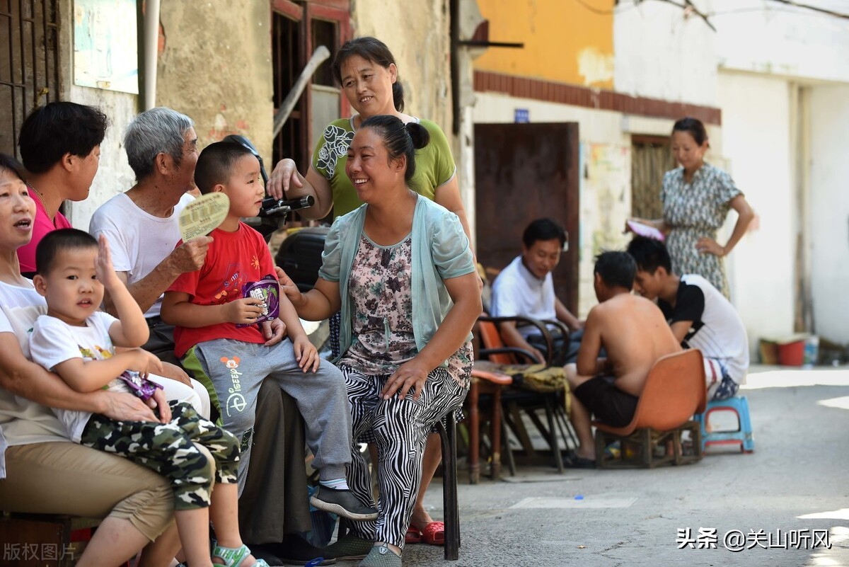 俗语入土不拜客,入土不拜客热孝不登门下一句