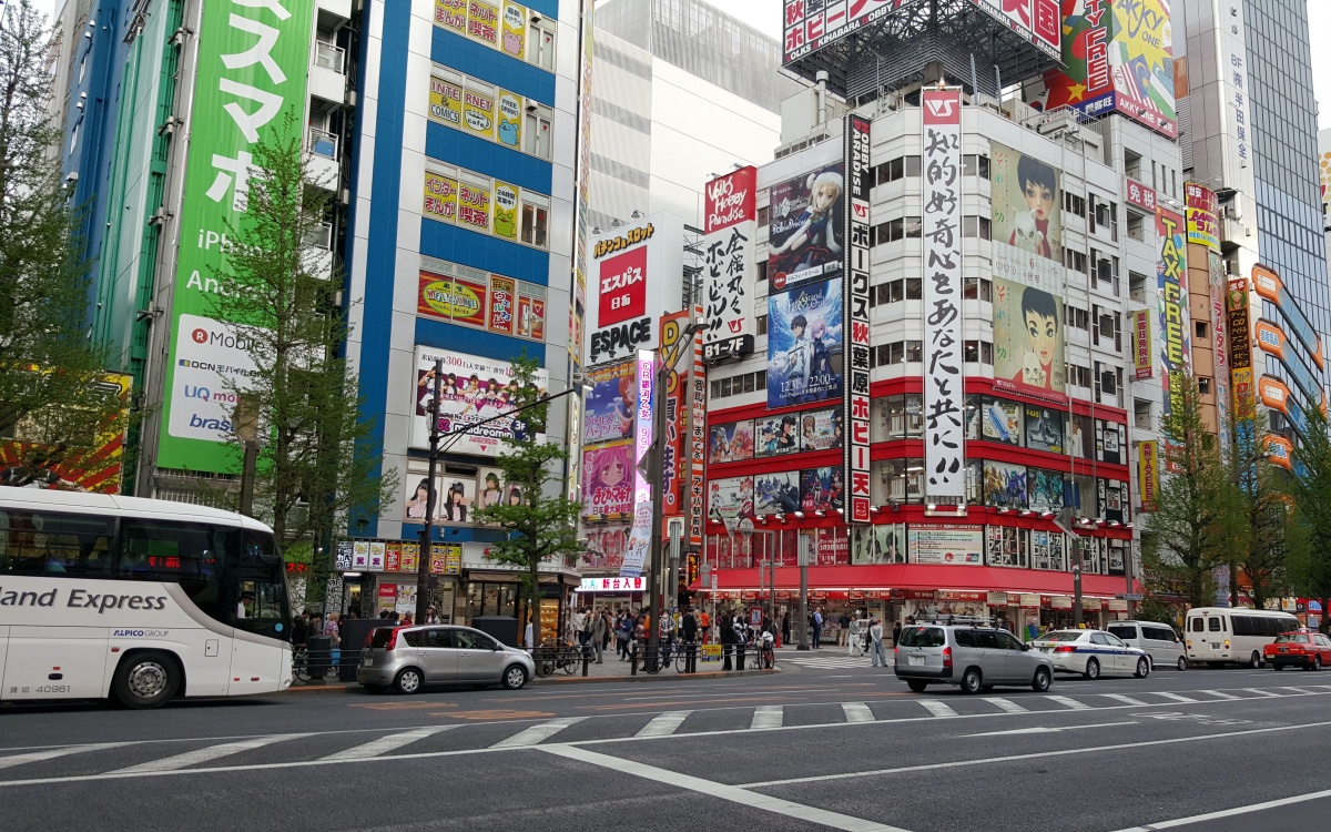 单反穷三代,手办毁一生