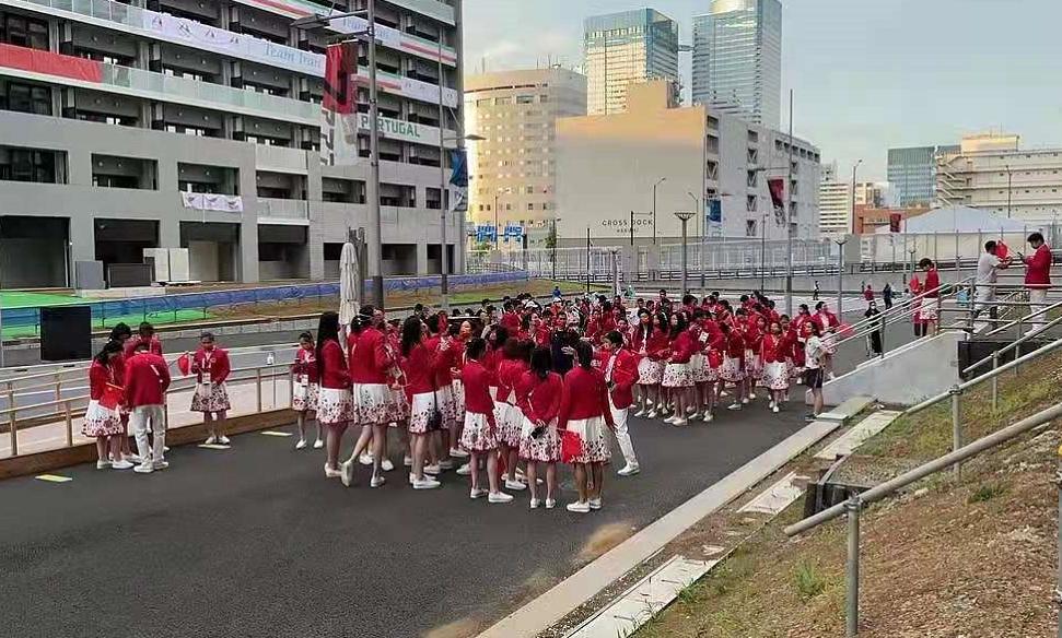 朱婷参加的红毯,朱婷穿红装视频