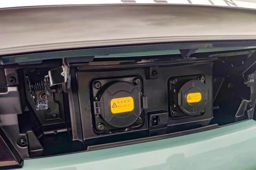 朋克美美、雷丁水果小火，「老头乐」车企转型“造车新势力”？