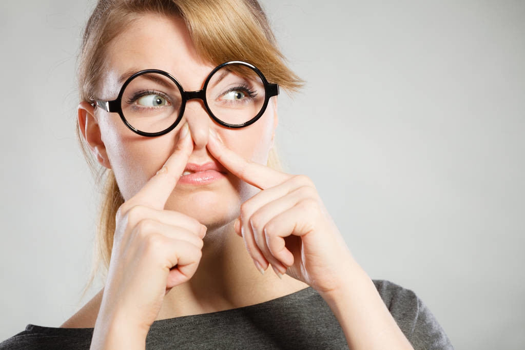 夏天到了身体莫名的臭怎么办,夏天到了怎么老是闻到屋里有臭味