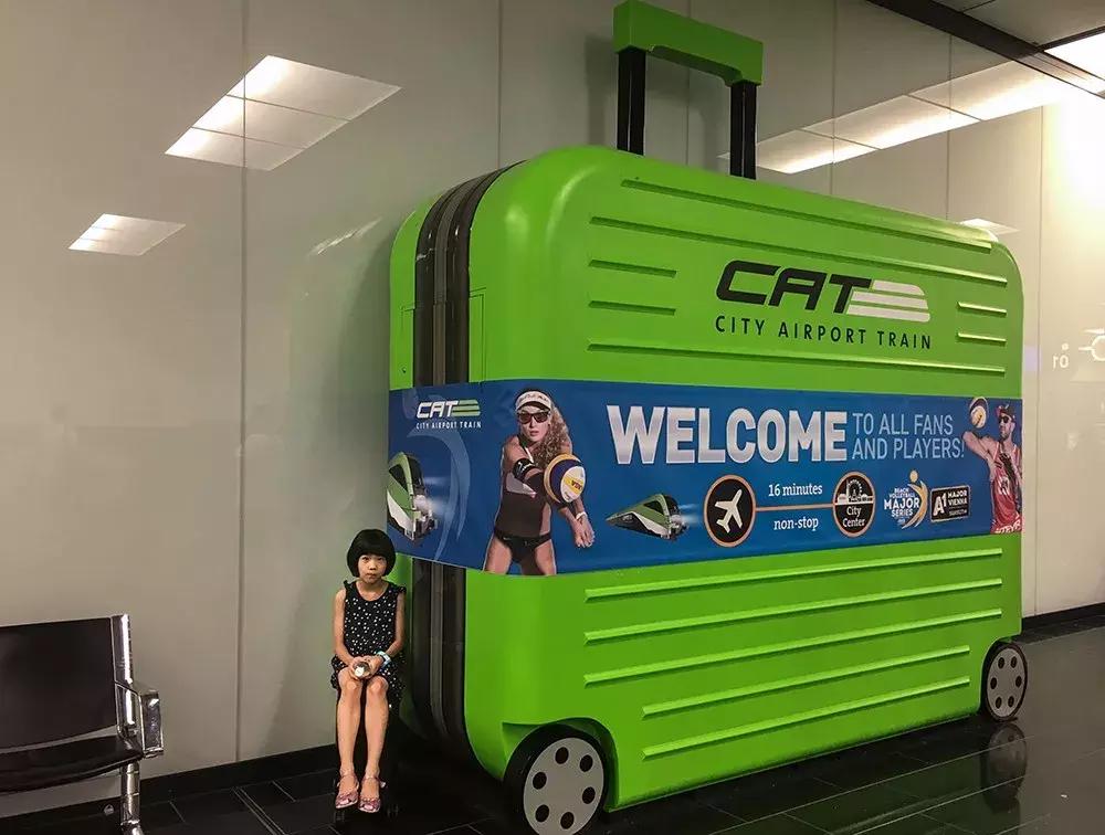 公共停车位被电动车霸占违不违法,电动车占用公共停车位的行为