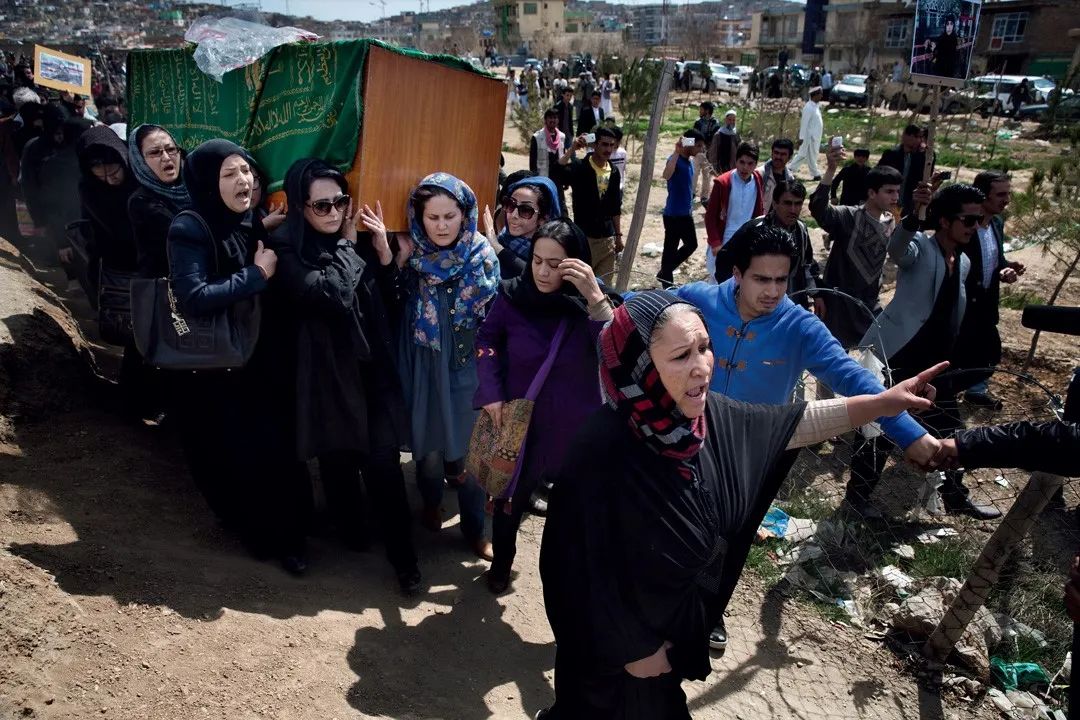 罩袍下的阿富汗,罩袍阿富汗