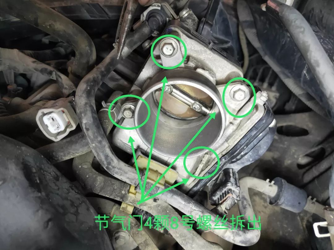 尼桑骐达1.6t更换铱铂金火花塞,日产阳光2011款换火花塞