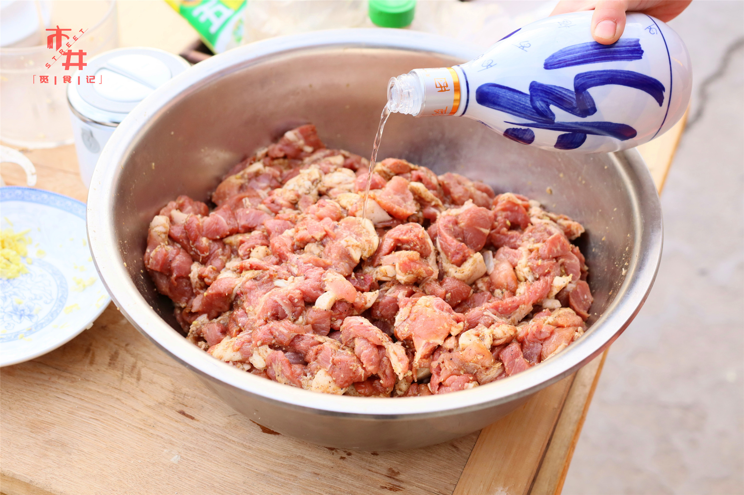 自己在家灌香肠10斤肉怎么配料,安徽六安苏家埠咸味香肠配方