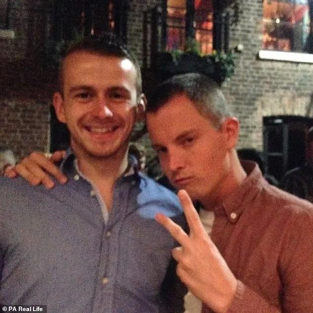 戴隐形眼镜眼睛有虫,戴隐形眼镜眼睛里长虫子