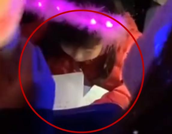 小学生作业本火了，一笔一划整整齐齐，老师：明明超强却过分慎重