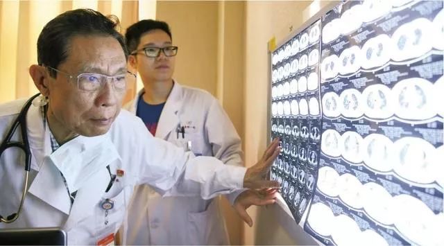 钟南山医生疫情期间感人事迹,钟南山院士为抗击疫情说的话