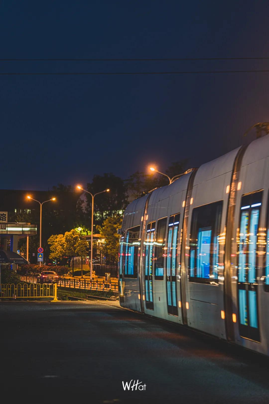 青春散场后的岁月,青春结束了我们的故事还在继续