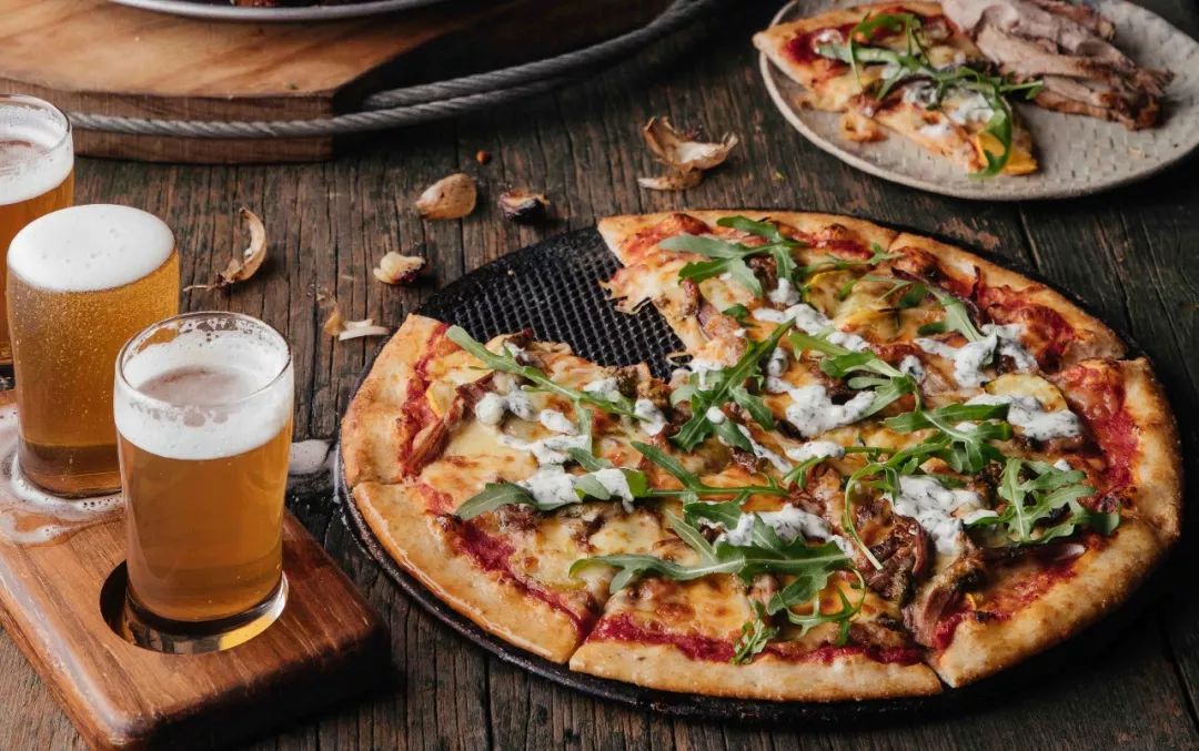 真敢玩！这次北京披萨节他们披着床单就来了