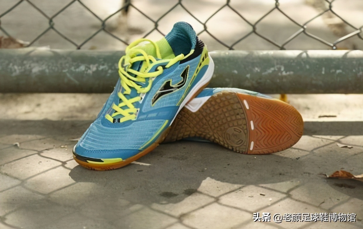 日本人从巴西挖来过气品牌，包装成时尚足球潮牌成功杀入中国市场