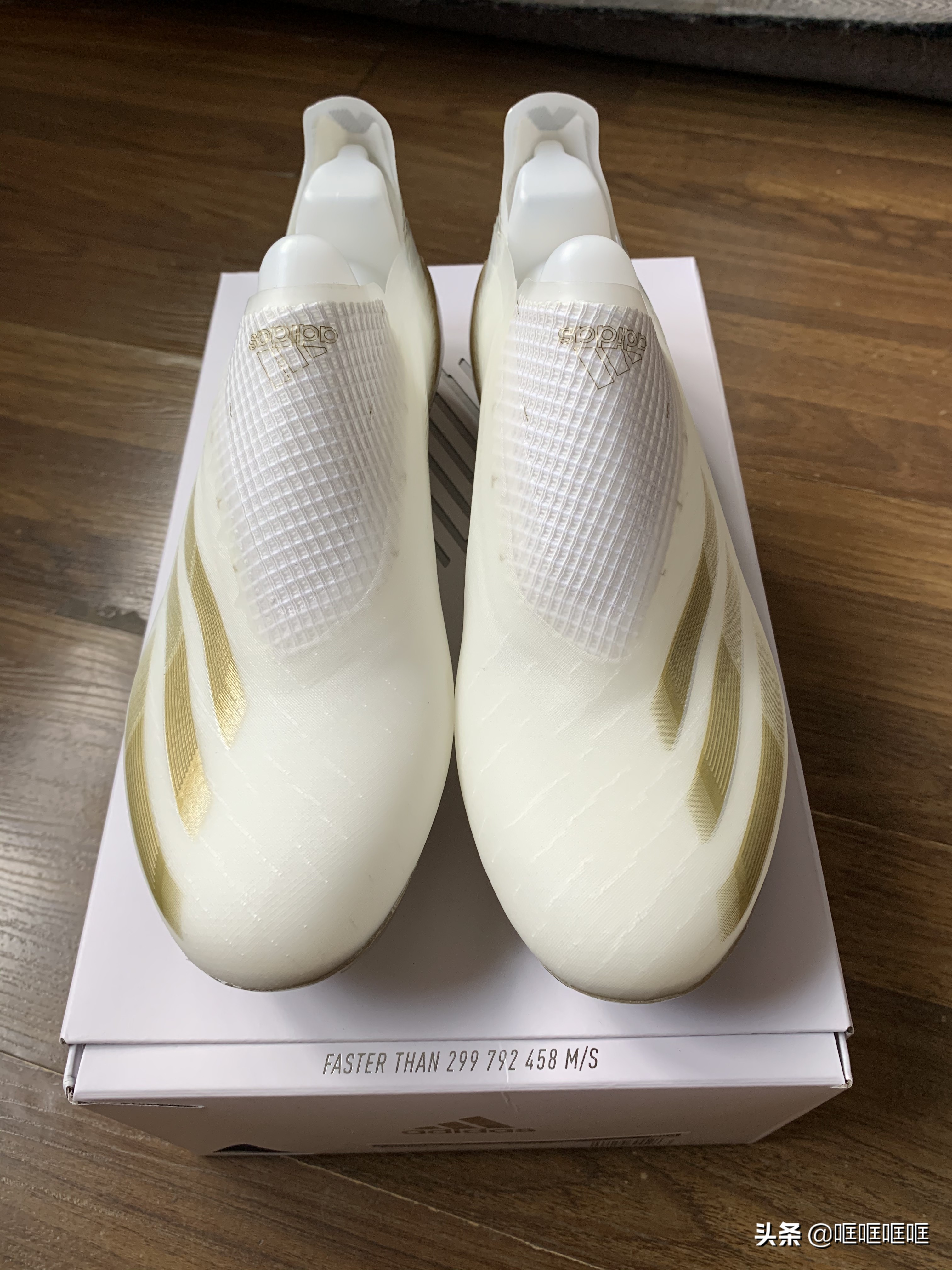 阿迪达斯足球鞋纯白猎鹰评测,阿迪达斯足球鞋xghosted实战