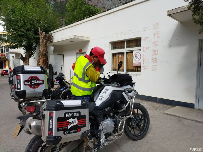 6千块租宝马F750SG跑滇藏；这一路下来尽是奇人轶事