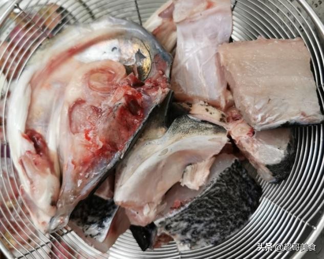 干锅鱼头煲的正宗做法,金汤干锅鱼头