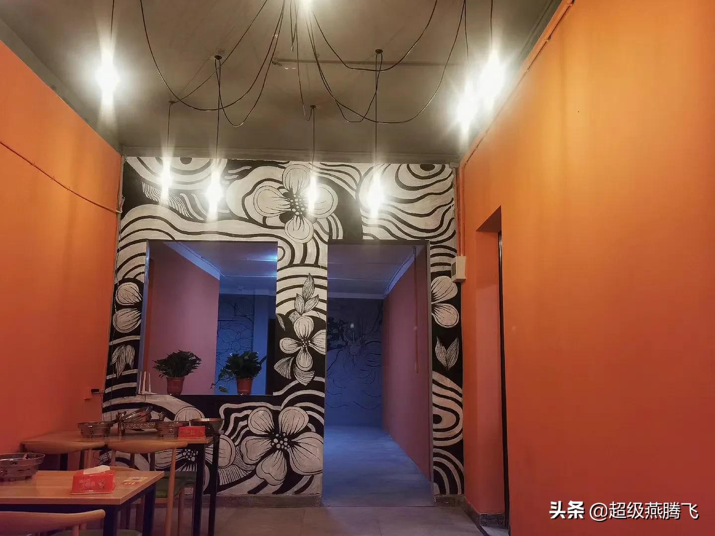 画画的baby过安检被拦下，原因竟是画画的丙烯颜料。