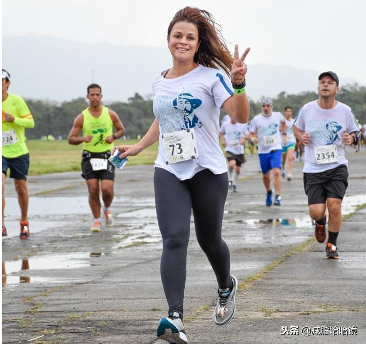 深蹲跟跑步哪个更累,深蹲和跑步怎么结合训练