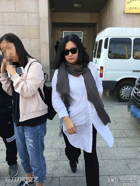 刘琳徐静蕾话剧,刘琳和徐静蕾的照片