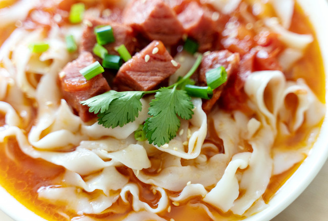 夫妻自主创业卖面条,女孩创业面馆赚钱多吗现在