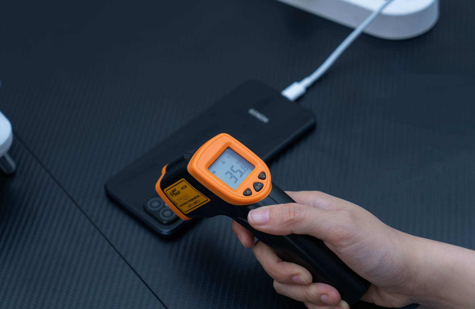 66w快充体验,荣耀66w车载快充超薄测试