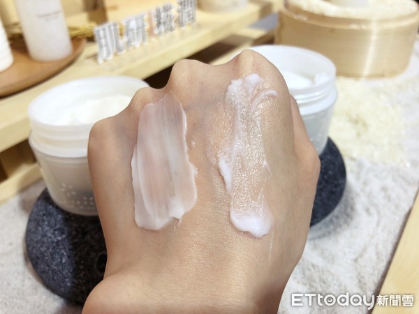 肌研糀润赋活雪凝补水保湿精华露,肌研糀润赋活雪精华露