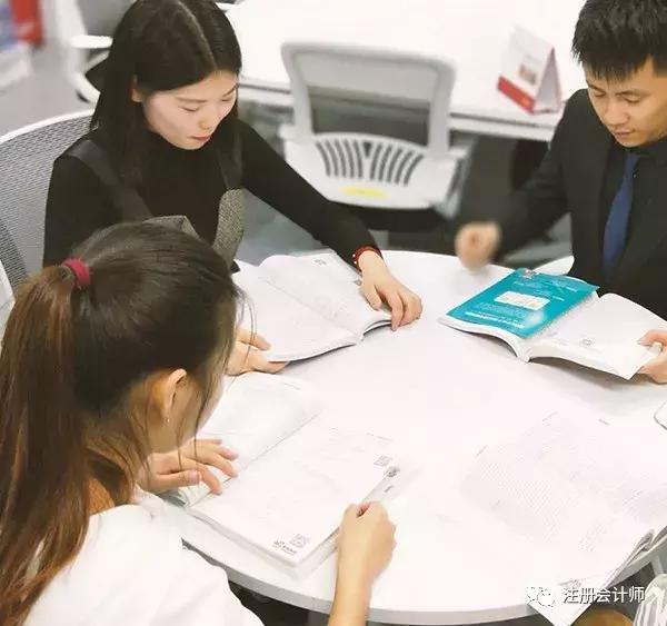 面试官问你有什么缺点应该怎么说,面试官问有什么缺点怎么回答