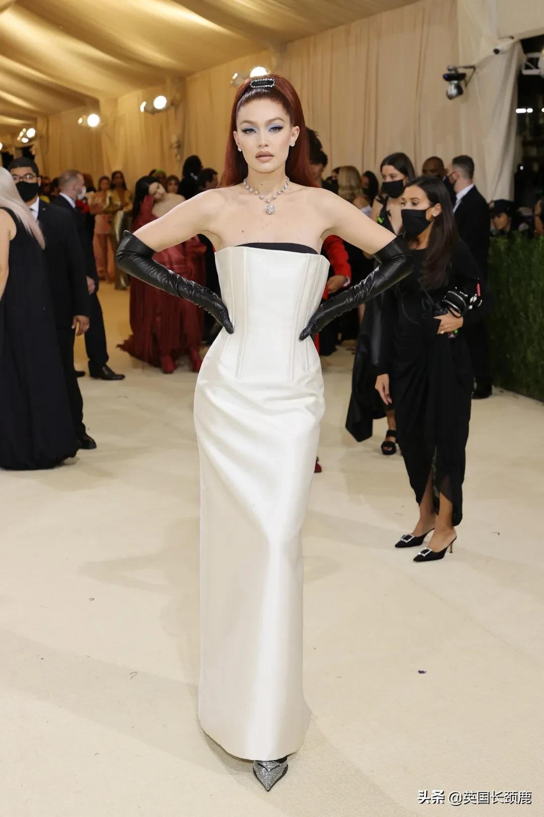 卡戴珊化身摄魂怪、碧梨赛白雪公主...今年METGALA妖魔鬼怪再出洞