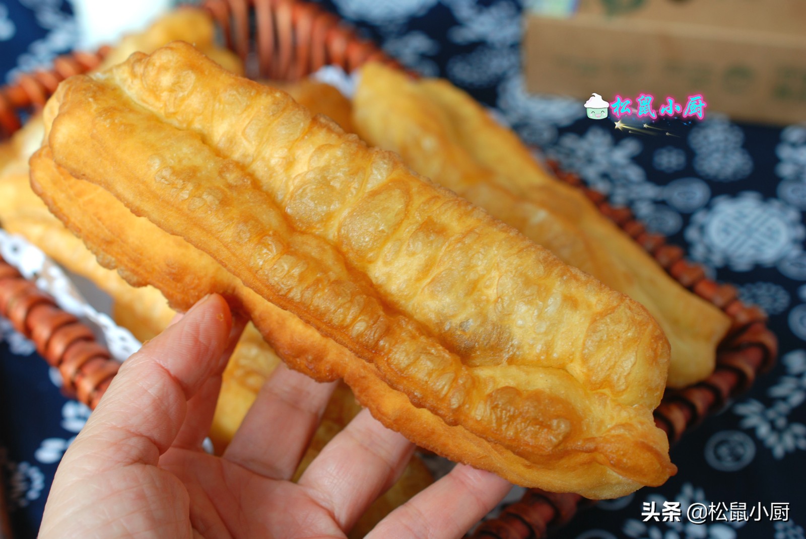 自己在家怎样用面粉炸油条好吃,普通面粉炸油条怎么炸又软又好吃