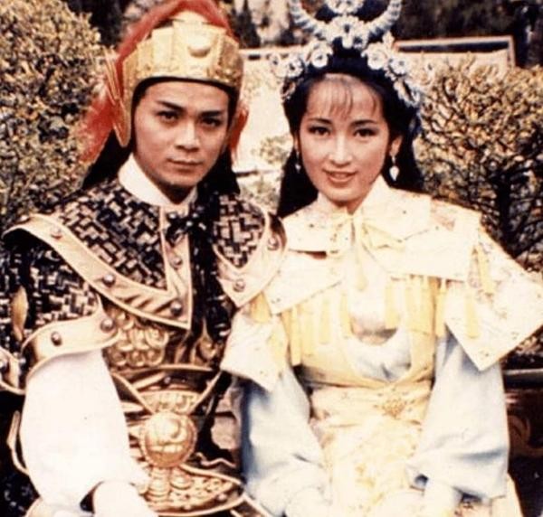 容忍妻子出轨，屡遭背叛却不离婚，黄日华才是真男人