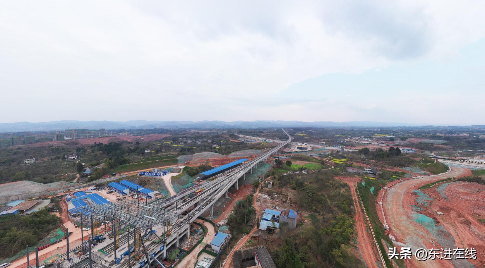 成都三岔地铁站位置,成都三岔地铁站站前广场