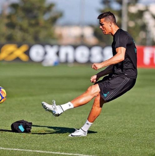 世界足坛十大美男子c罗,c罗5个世界足球先生