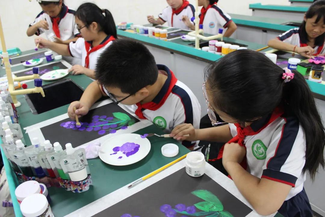 小学课后服务综合素养提升方式,课后服务促进学生个性发展