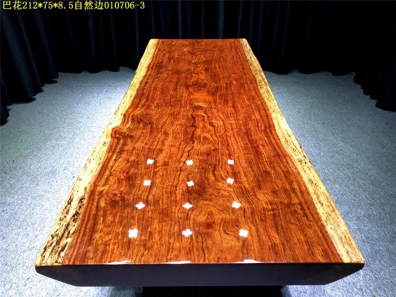 实木大板和红木家具哪个好,金丝楠木大板和巴花大板哪个好