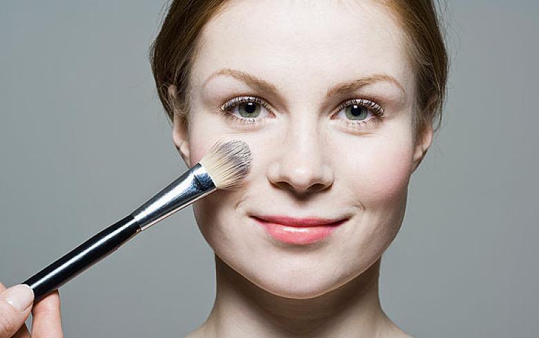 脸型难看怎么化妆,如何通过化妆改善脸型