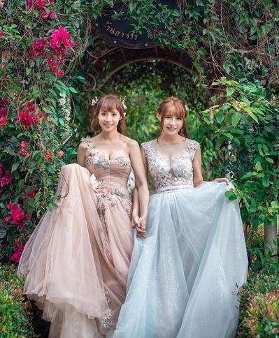 元元拍母女婚纱神基因，敢说这是妈妈？