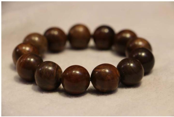 沉香木头手串图片大全,沉香手串木质干了能盘亮吗